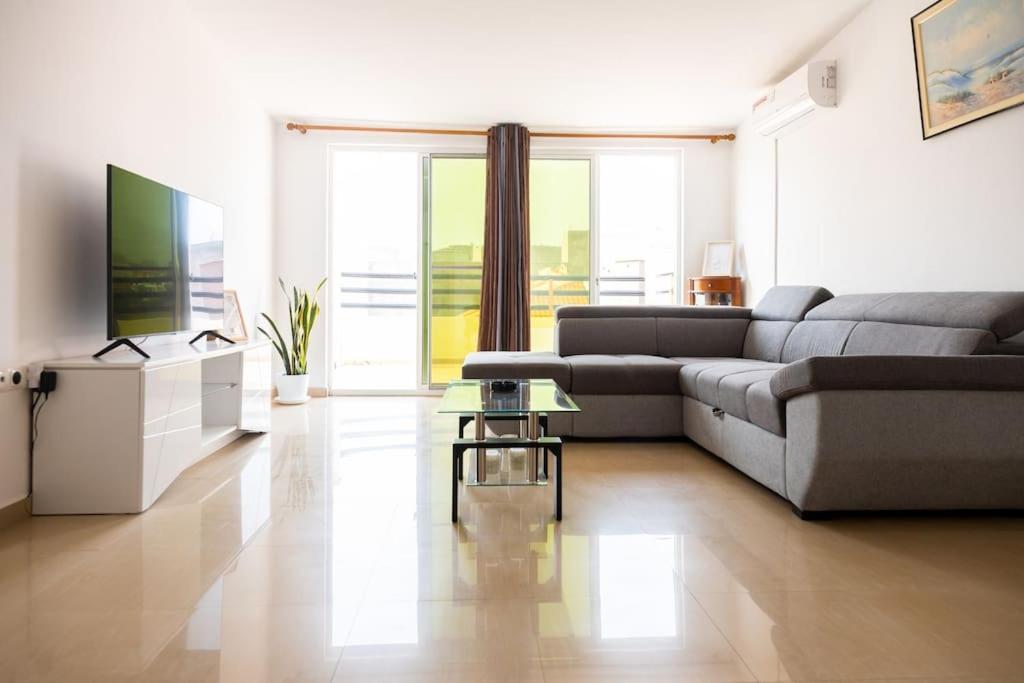 3 Bedroom Apt, Free Wifi & Ac, Cidadela - Lcgr Praia Exteriör bild